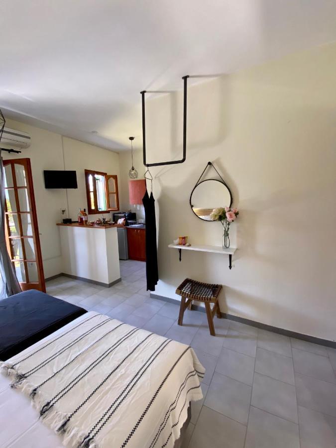 Lemon Tree Apartments B C 아르고스톨리온 외부 사진