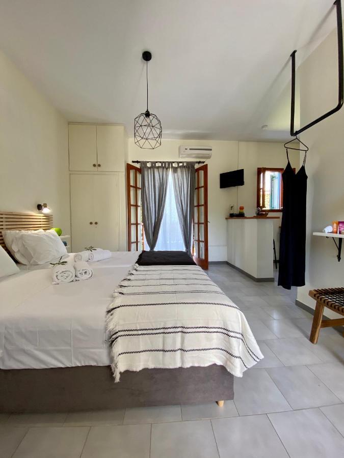Lemon Tree Apartments B C 아르고스톨리온 외부 사진